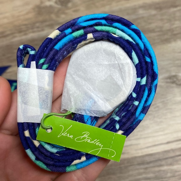 NWT Vera Bradley zip ID case and lanyard - Picture 4 of 8